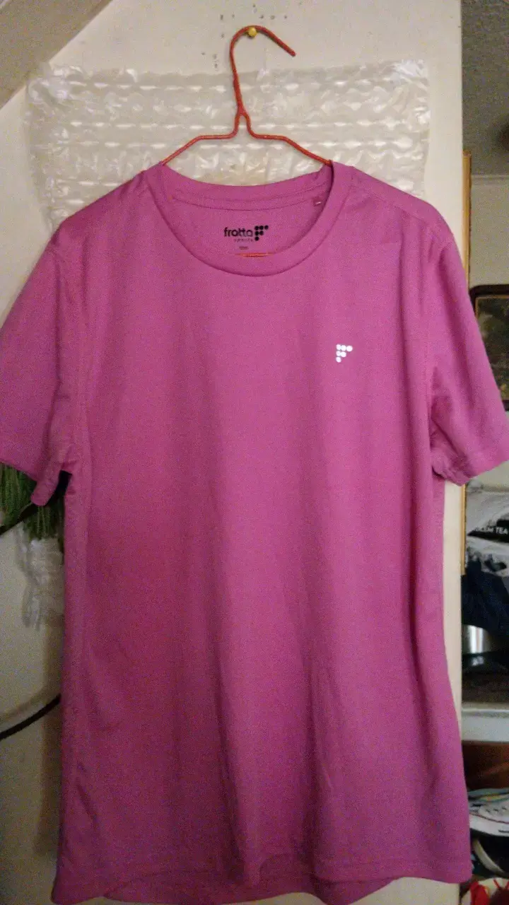 Polera rosa marca Frotta para mujer