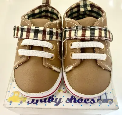 Zapatillas de bebé beige con diseño a cuadros - miniatura 2