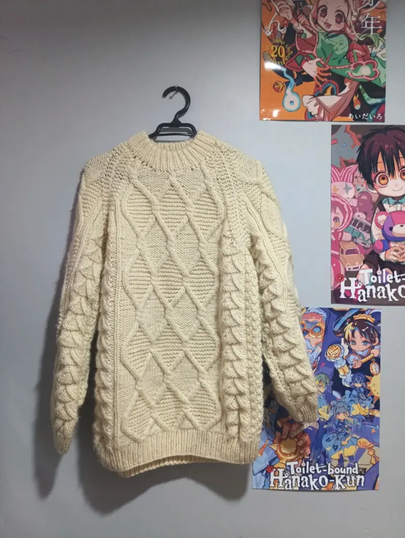 Suéter de lana beige con diseño trenzado - 2