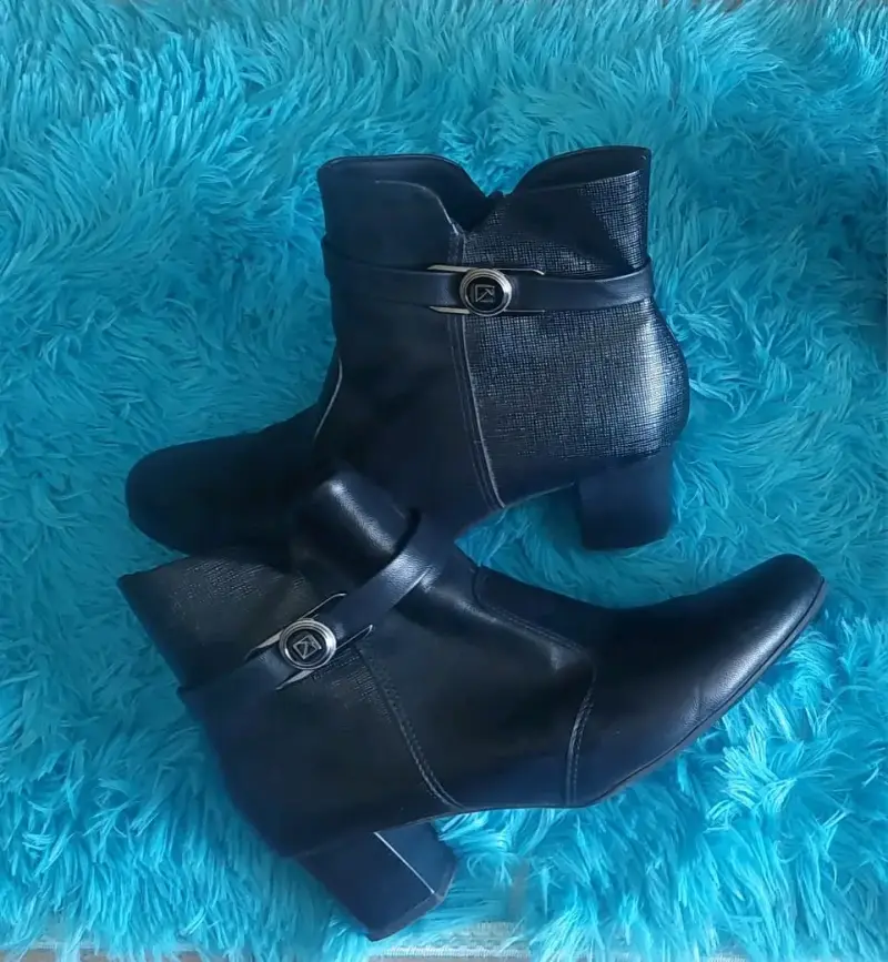 Botines de cuero negro con tacón medio - 1