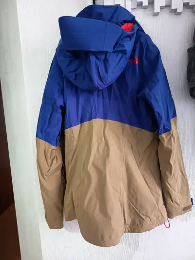 Chaqueta impermeable The North Face azul y beige - miniatura 2