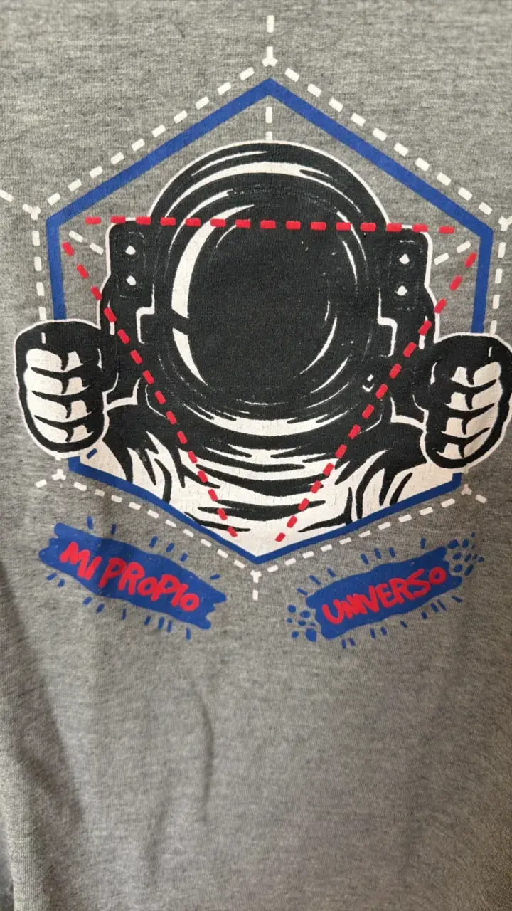 Polera gris de niño con diseño espacial - 3