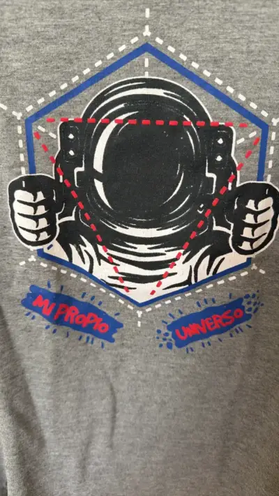Polera gris de niño con diseño espacial - miniatura 3