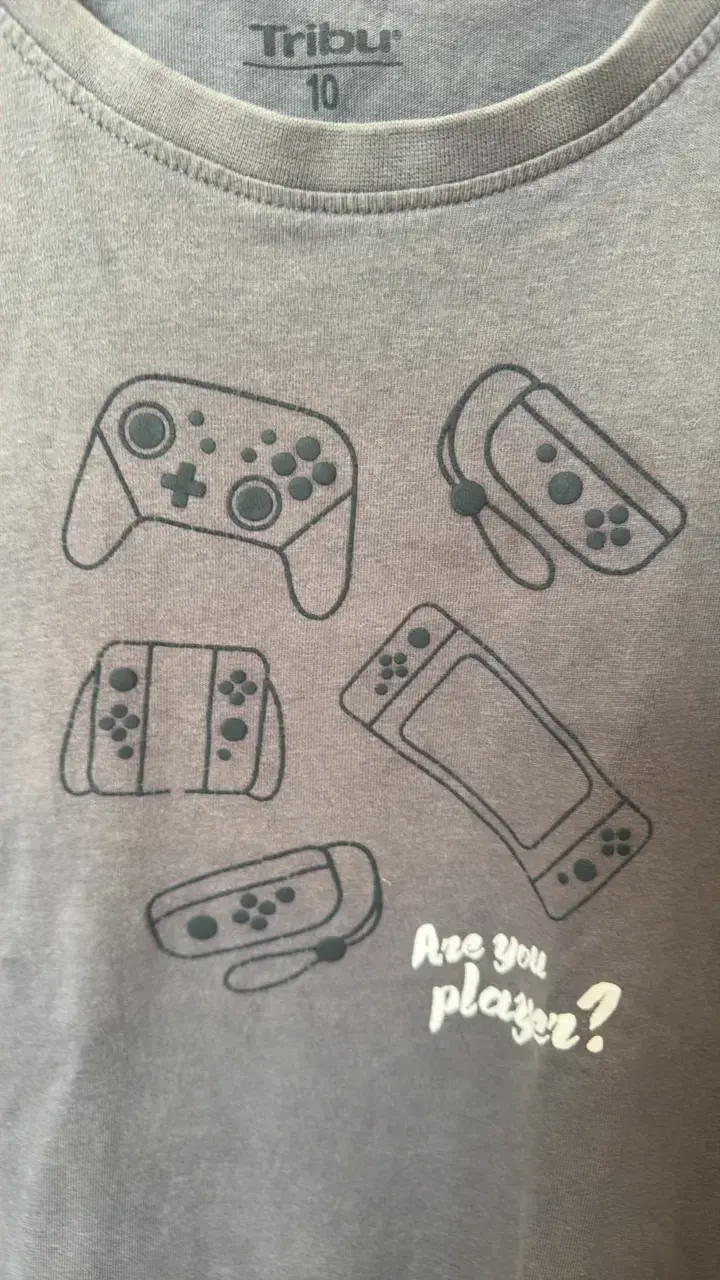 Polera gris de niño con diseño - 3