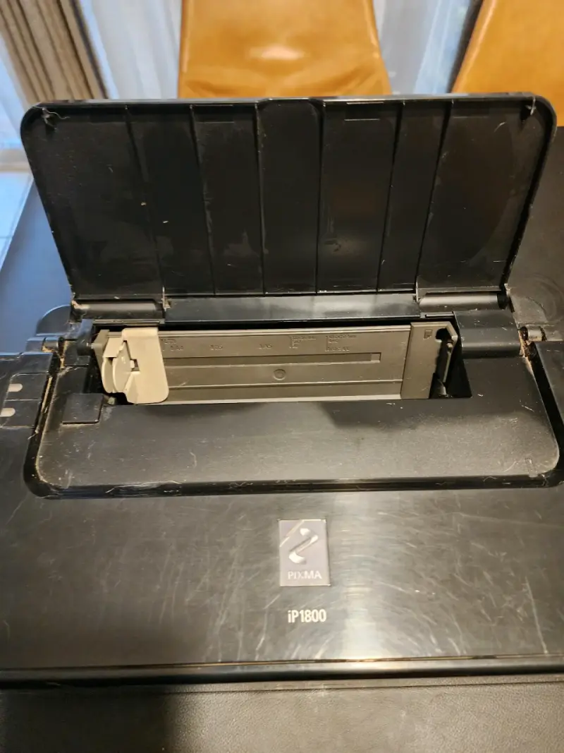 Impresora Canon con único cable (USB). - 2
