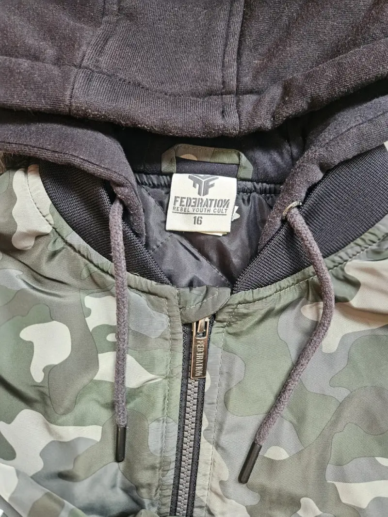 Chaqueta camuflada con capucha Federation - 6