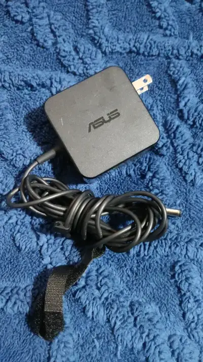 Cargador Notebook Asus 45w ORIGINAL - miniatura 1