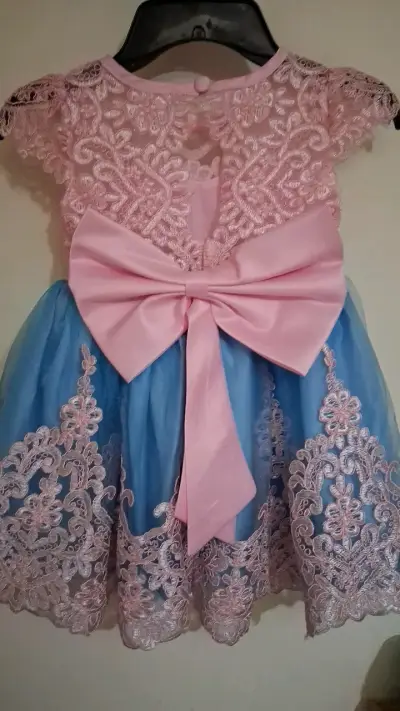 Vestido de encaje para niña rosa y azul. - miniatura 2