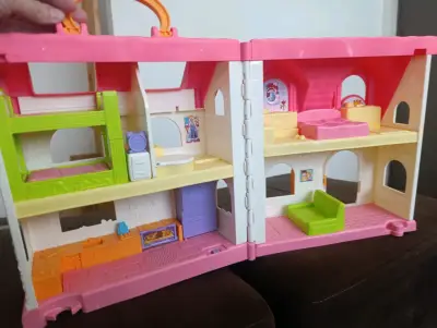 Casa de juguete Little People con detalles coloridos - miniatura 4