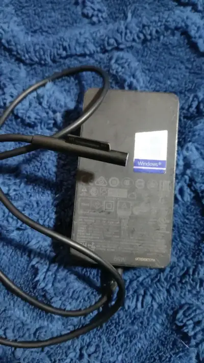 Cargador original Microsoft Surface 65W - miniatura 1