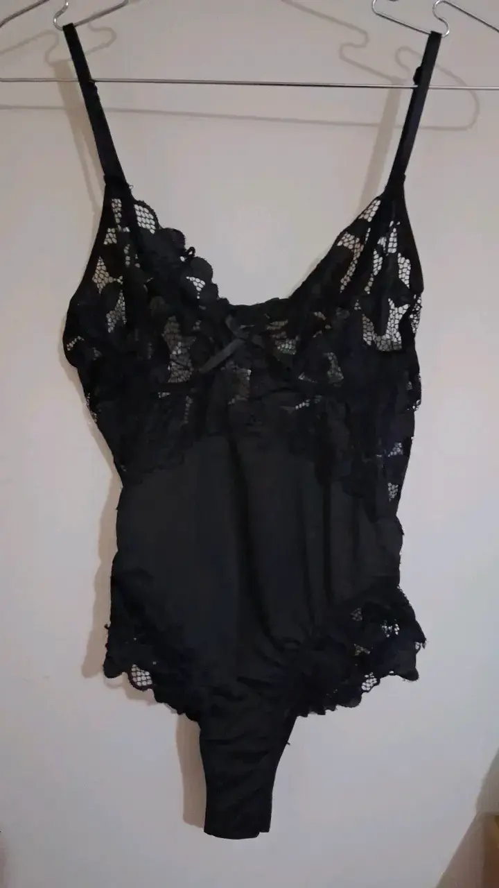 Body de encaje negro elegante - 1