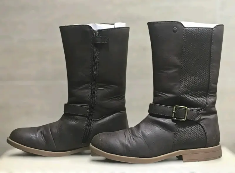Botas de cuero café con cierre lateral