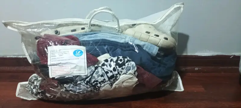 Bolsa con ropa - 1