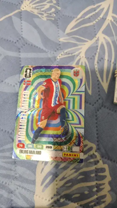 Se vende paquete de figuritas del mundia y tarjeta - miniatura 2