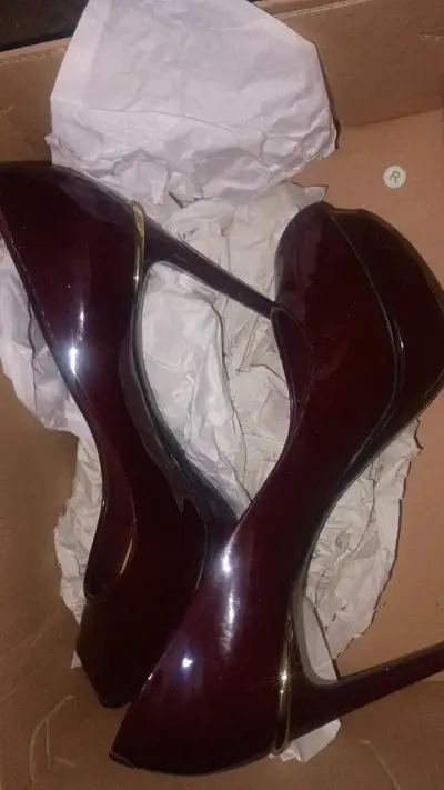 Tacones altos burdeos elegantes - miniatura 1