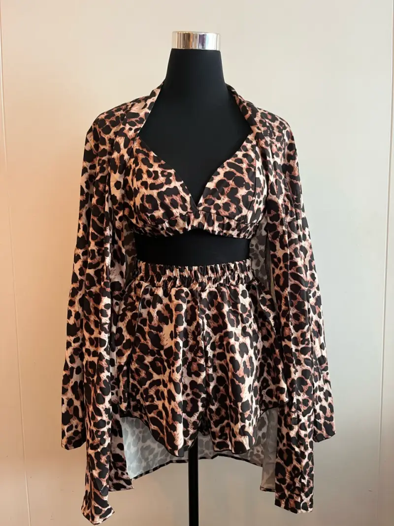 Conjunto de blusa y falda con estampado animal print - 1