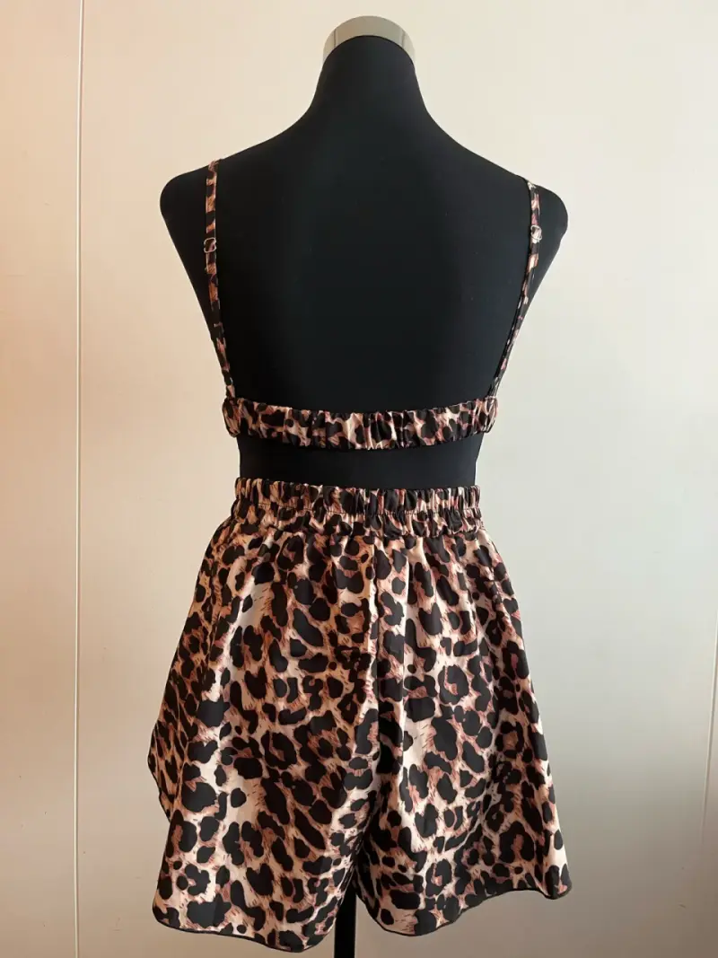 Conjunto de blusa y falda con estampado animal print - 4
