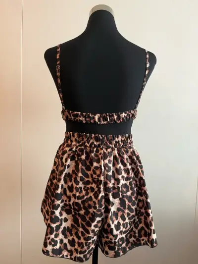 Conjunto de blusa y falda con estampado animal print - miniatura 4