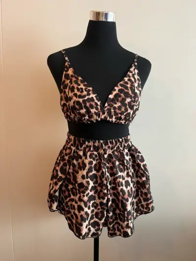 Conjunto de blusa y falda con estampado animal print - miniatura 5