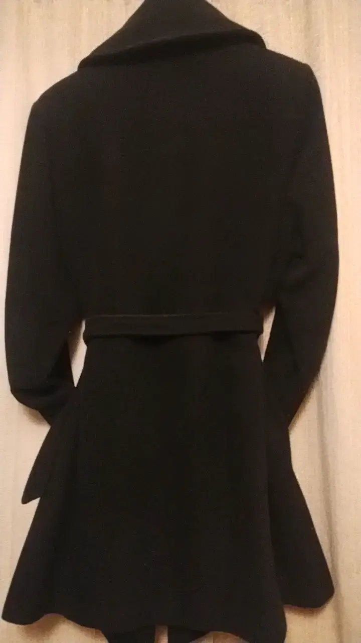Abrigo negro elegante para mujer - 2