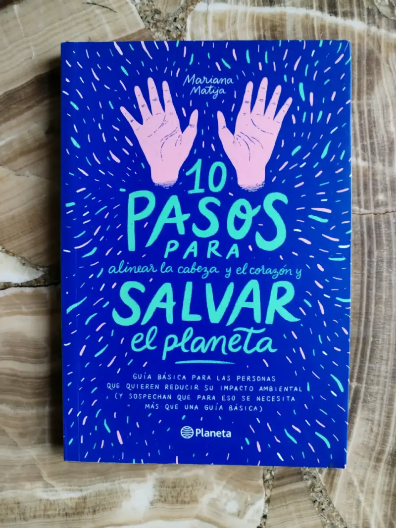 Libro '10 Pasos para Salvar el Planeta' de Mariana Matija
