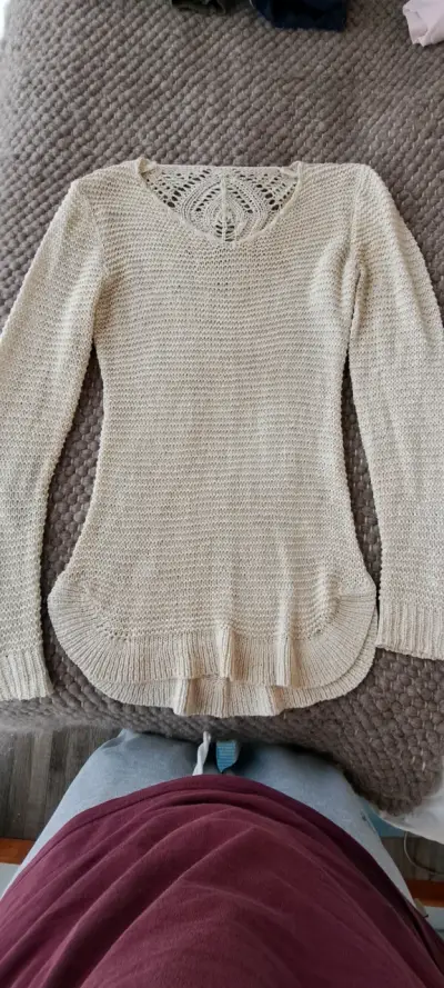 Suéter de punto beige con diseño calado - miniatura 2