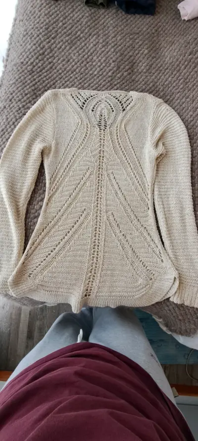 Suéter de punto beige con diseño calado - miniatura 3