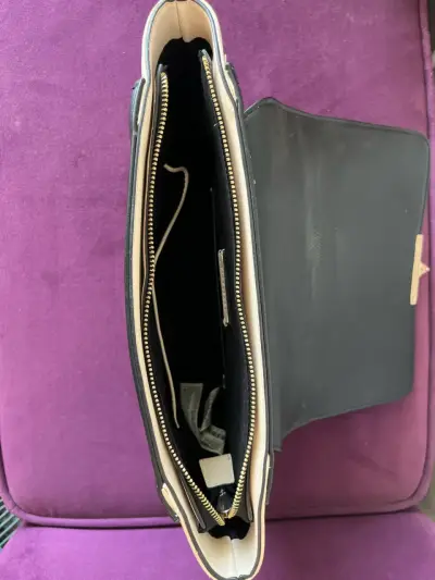 Elegante cartera de cuero bicolor con cierre dorado - miniatura 4