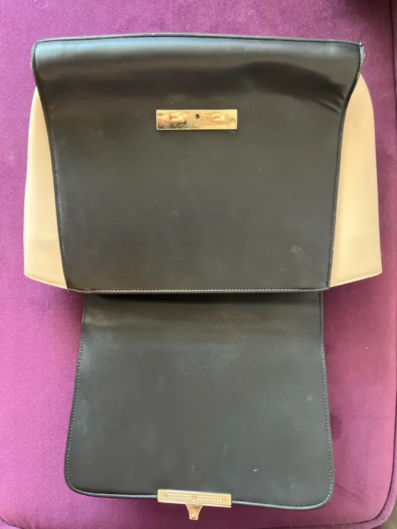 Elegante cartera de cuero bicolor con cierre dorado - 5