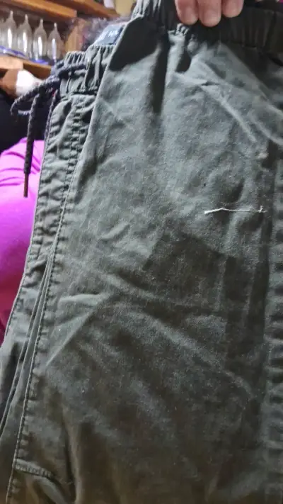 Pantalones largos cargo verde militar para hombre - miniatura 1