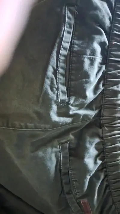Pantalones largos cargo verde militar para hombre - miniatura 3