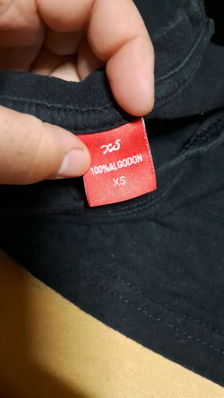 Polera negra con diseño de Mario Bros - 2