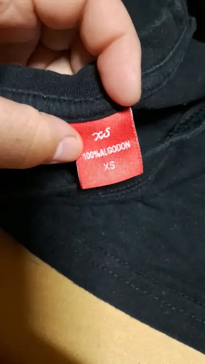 Polera negra con diseño de Mario Bros - miniatura 2