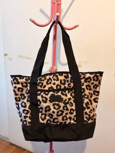 Bolso tote estampado leopardo con asas negras - miniatura 1