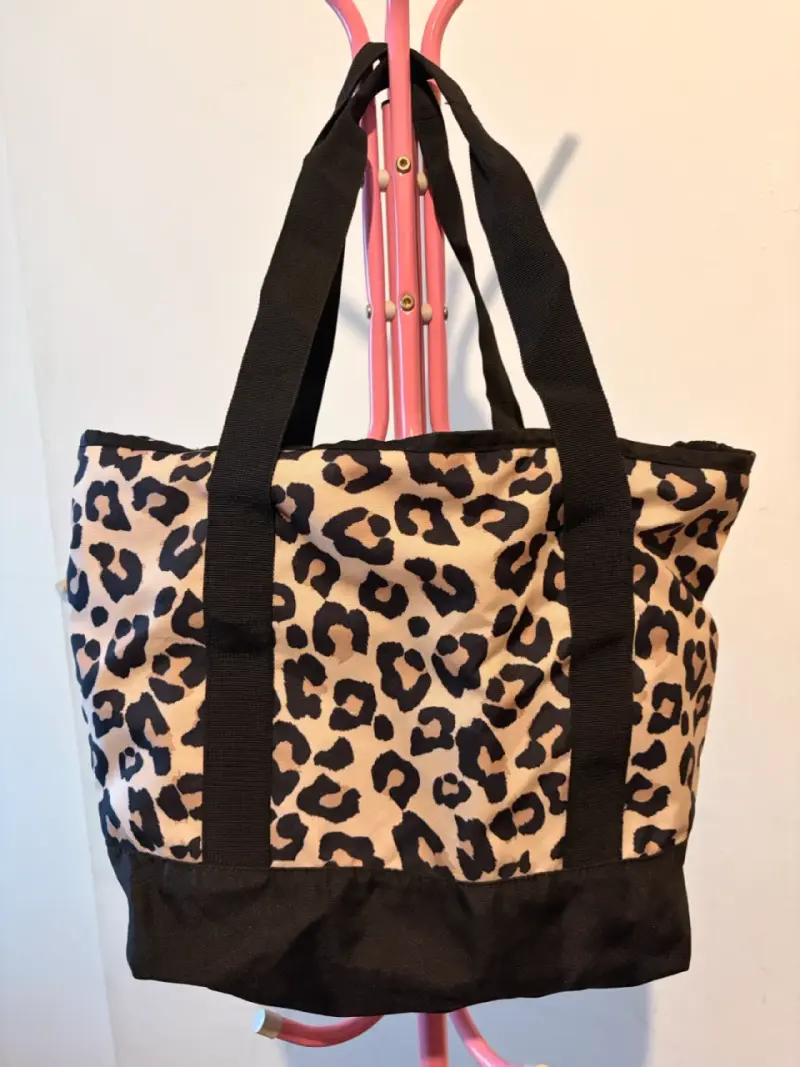 Bolso tote estampado leopardo con asas negras - 2