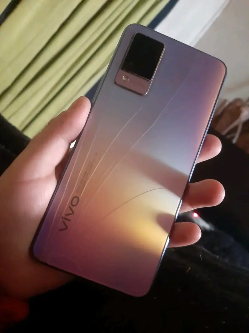 Smartphone Vivo V21 5G con Cámara 44MP - 2