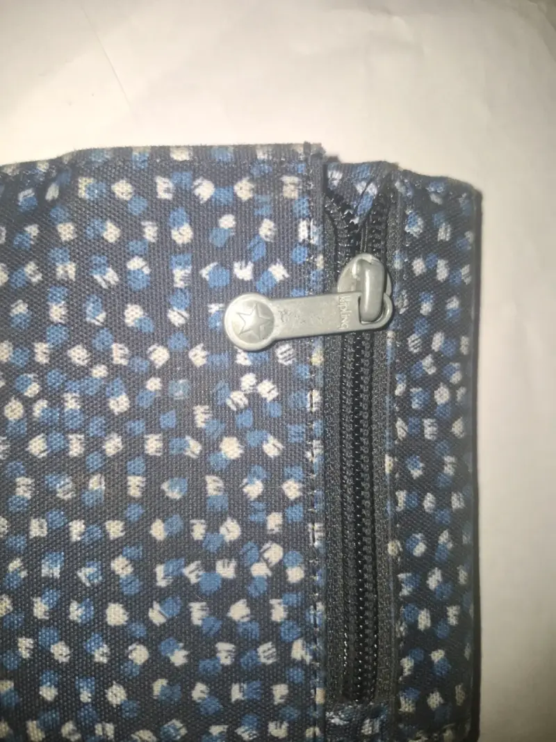Billetera Kipling estampada azul y blanca - 3