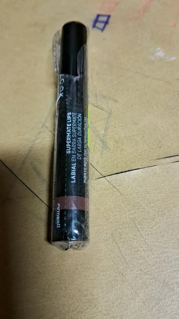 Labial en barra supermate larga duración