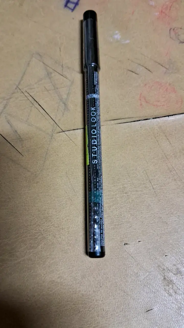 Delineador de ojos Studio Look negro