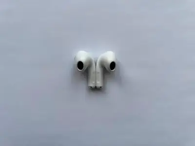 AirPods 3ª Generación Originales – Buen estado - miniatura 3