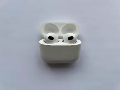 AirPods 3ª Generación Originales – Buen estado - miniatura 5