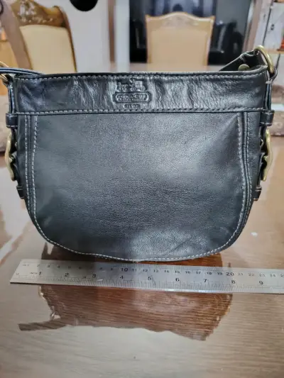 Bolso de cuero negro Coach elegante - miniatura 1