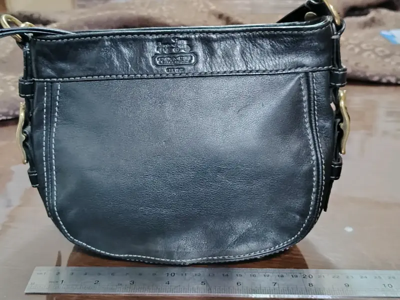 Bolso de cuero negro Coach elegante - 4