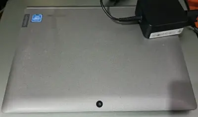 Laptop Lenovo en buen estado - miniatura 2