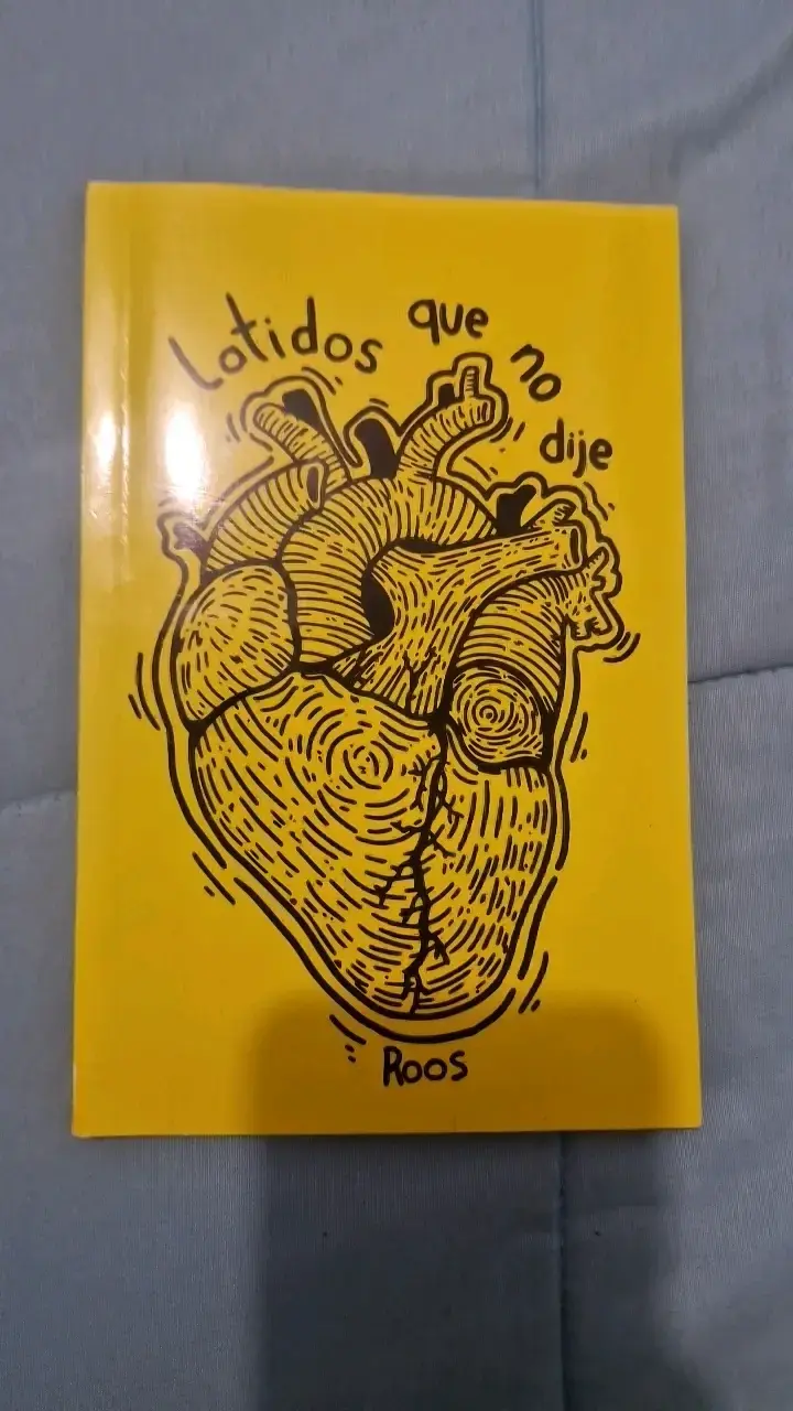 Libro 'Latidos que no dije' de Roos - 1
