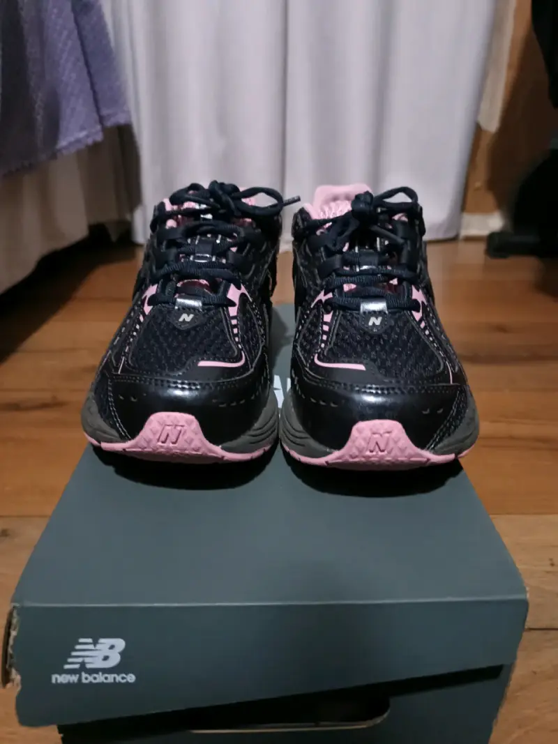 Zapatillas deportivas New Balance negras y rosadas - 1