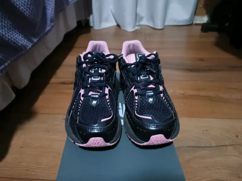 Zapatillas deportivas New Balance negras y rosadas - 2