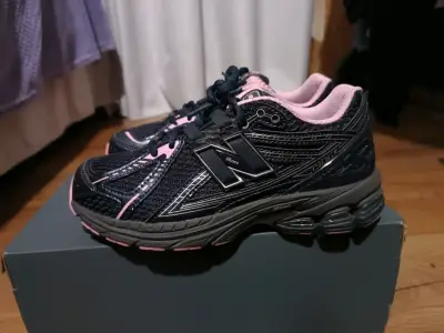 Zapatillas deportivas New Balance negras y rosadas - miniatura 3