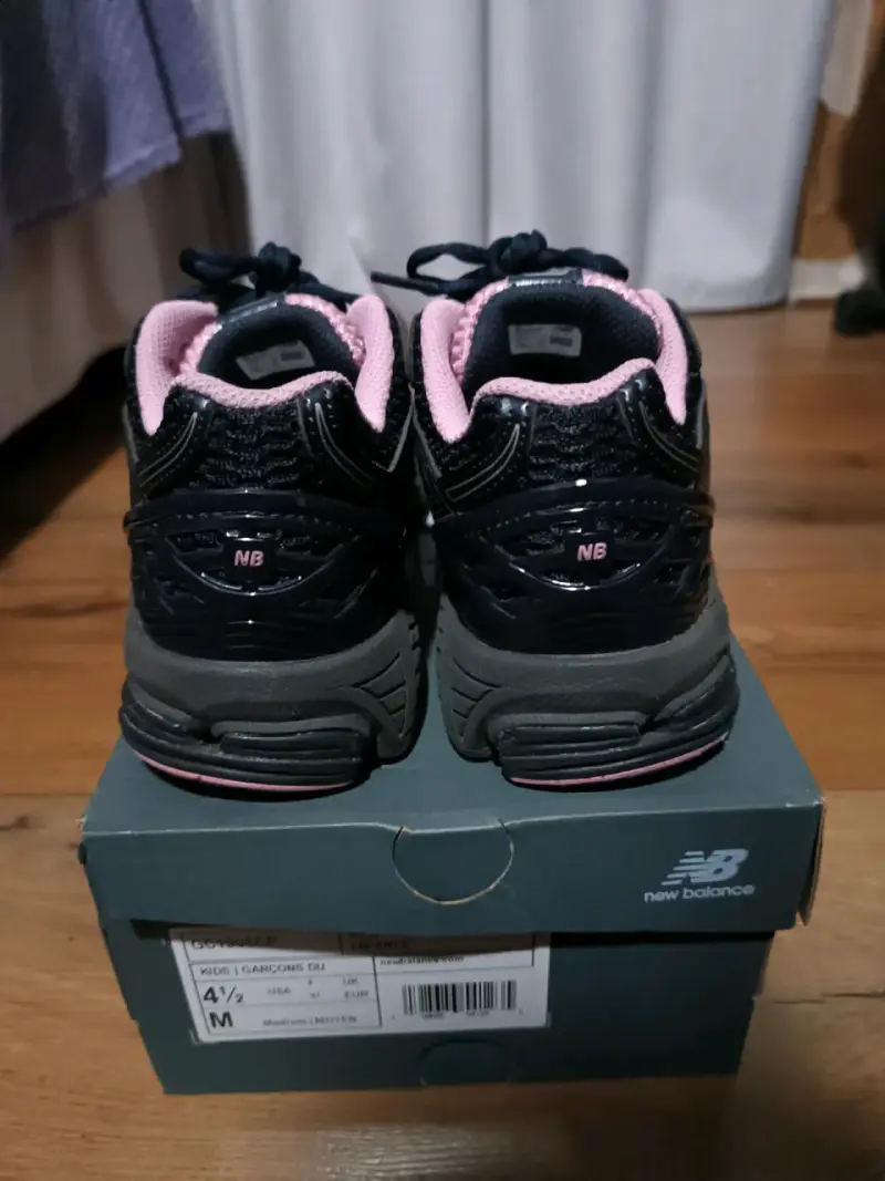 Zapatillas deportivas New Balance negras y rosadas - 5