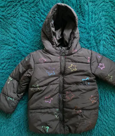 Chaqueta infantil acolchada con estrellas - miniatura 1